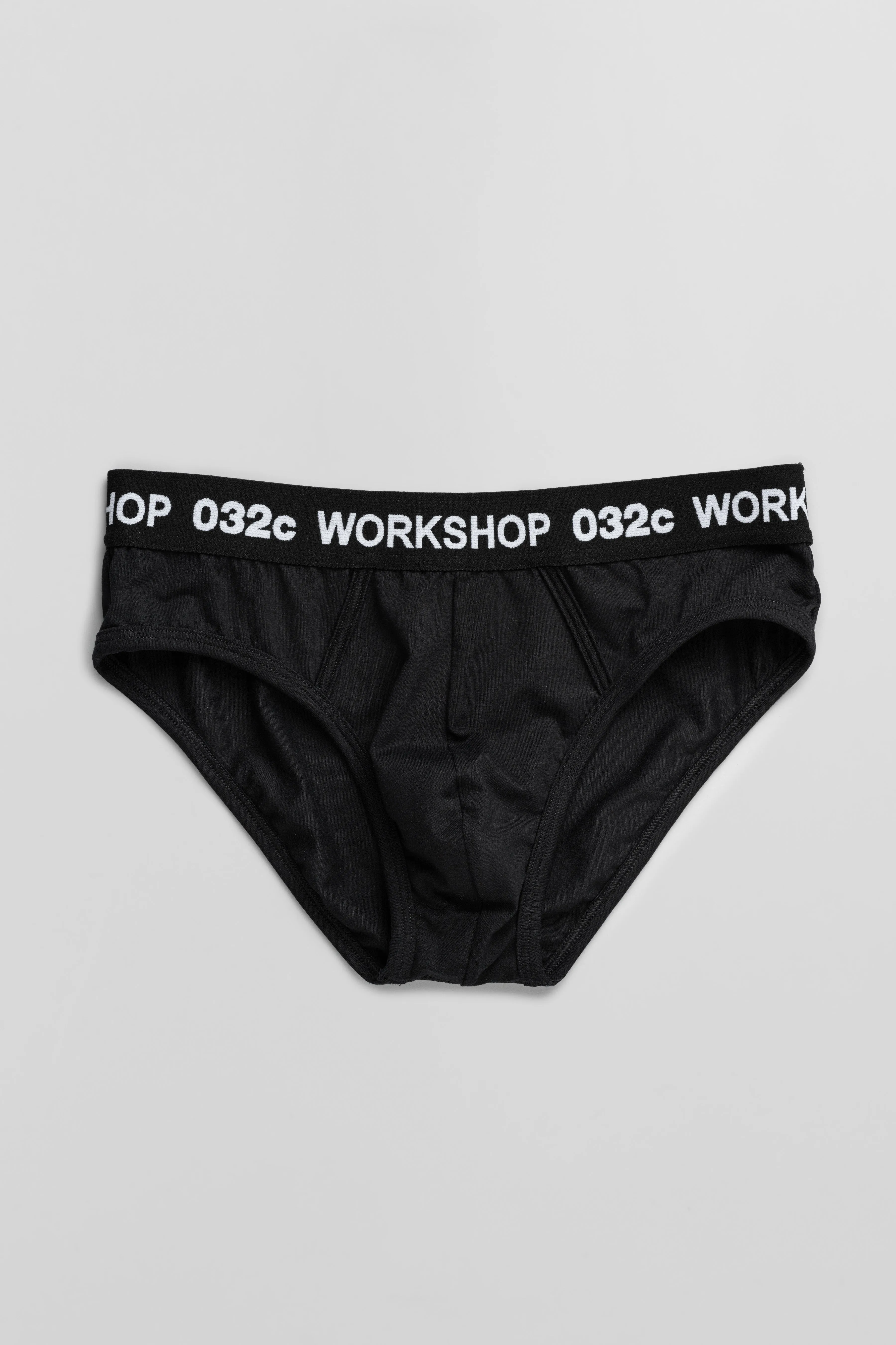 032c WORKSHOP BRIEFS Black