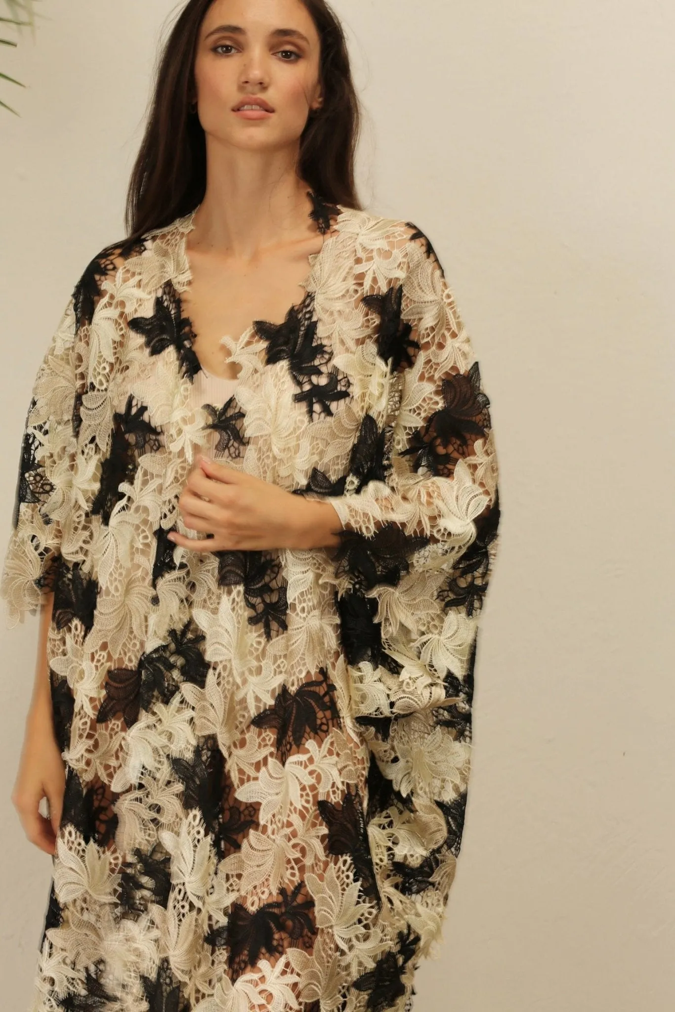 ACANTHA FLOWER LACE KIMONO