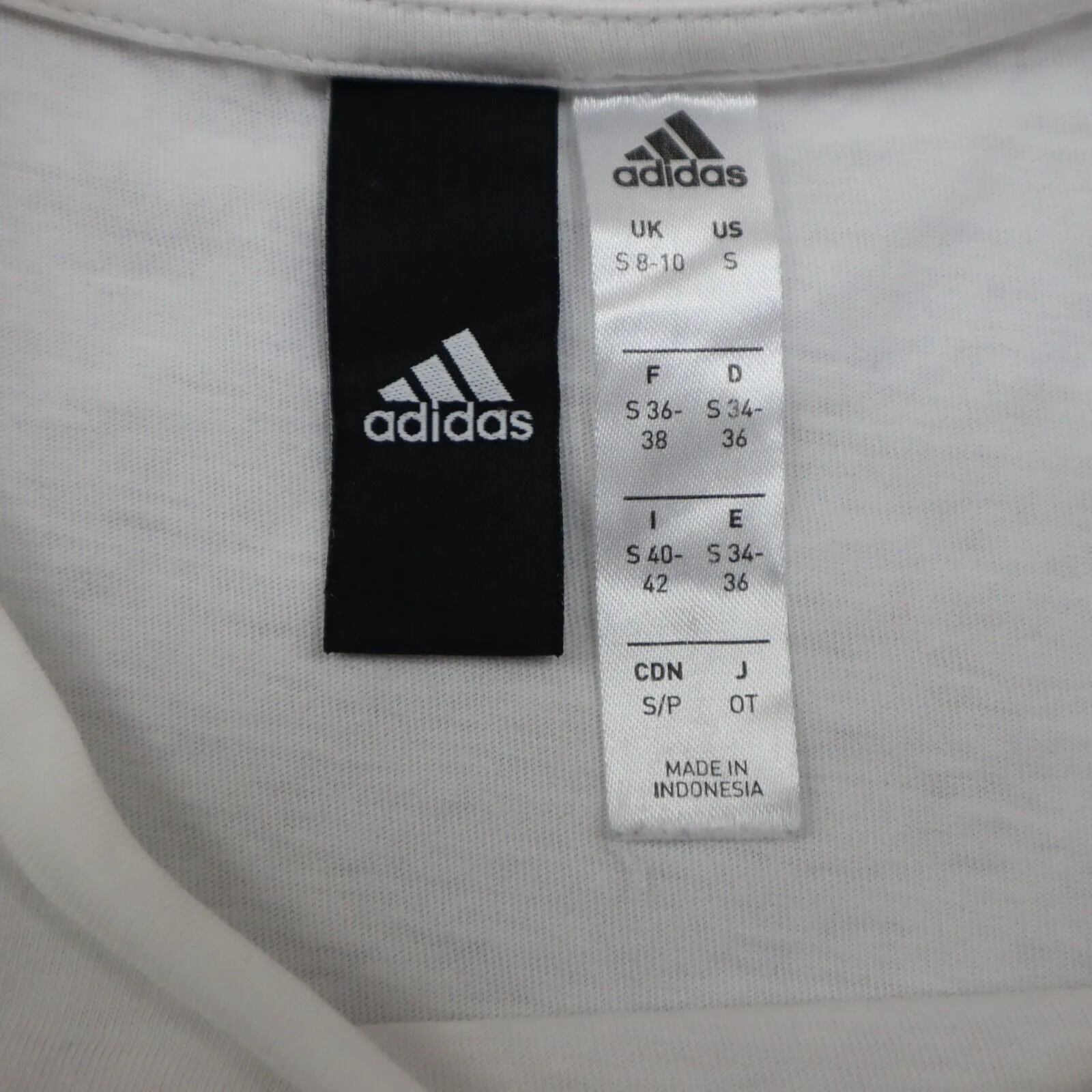 Adidas T-Shirt Boys White Size Small Short Sleeve Crew Neck Graphic Shirt Logo