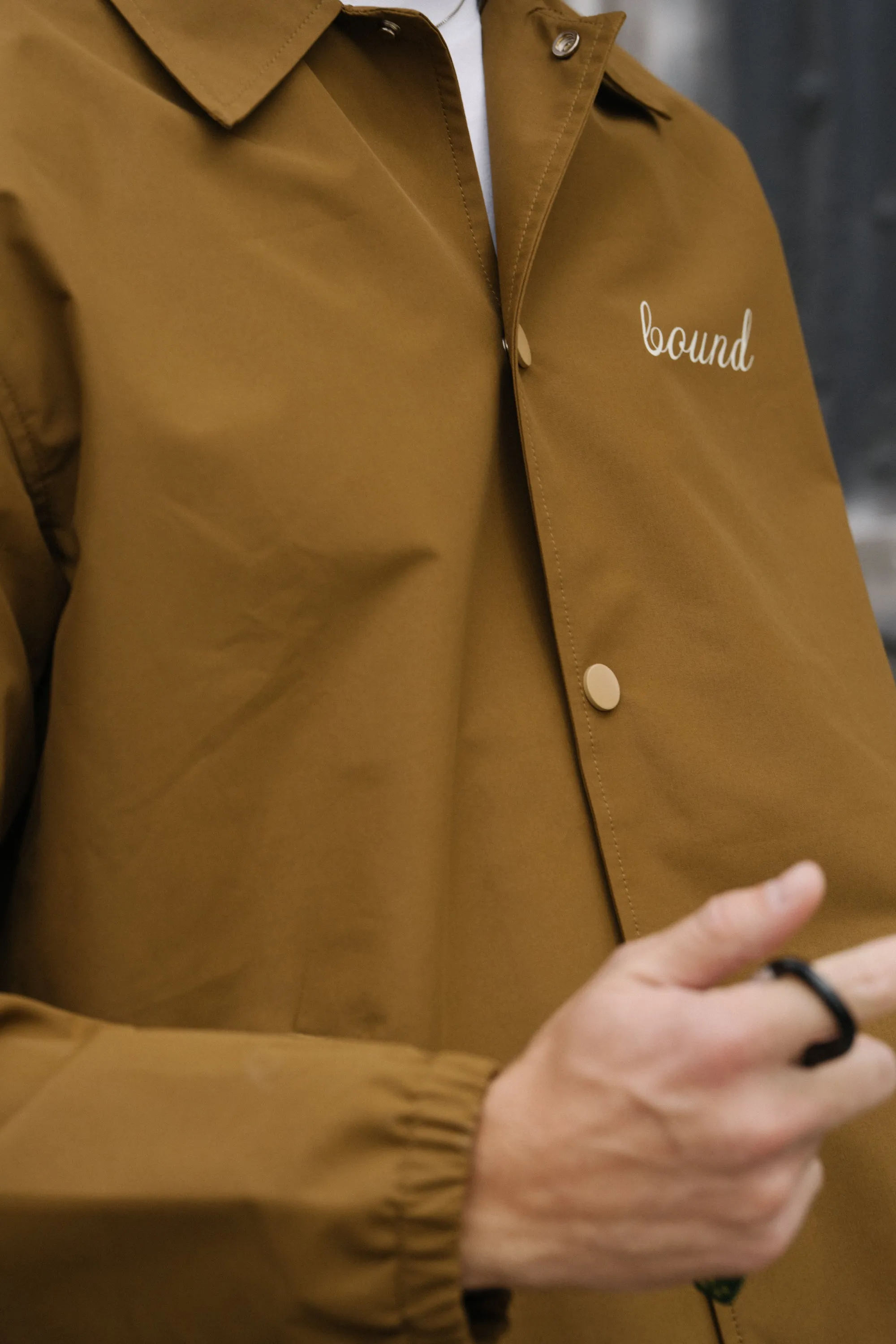 CLASSIC COACH JACKET - CARAMEL