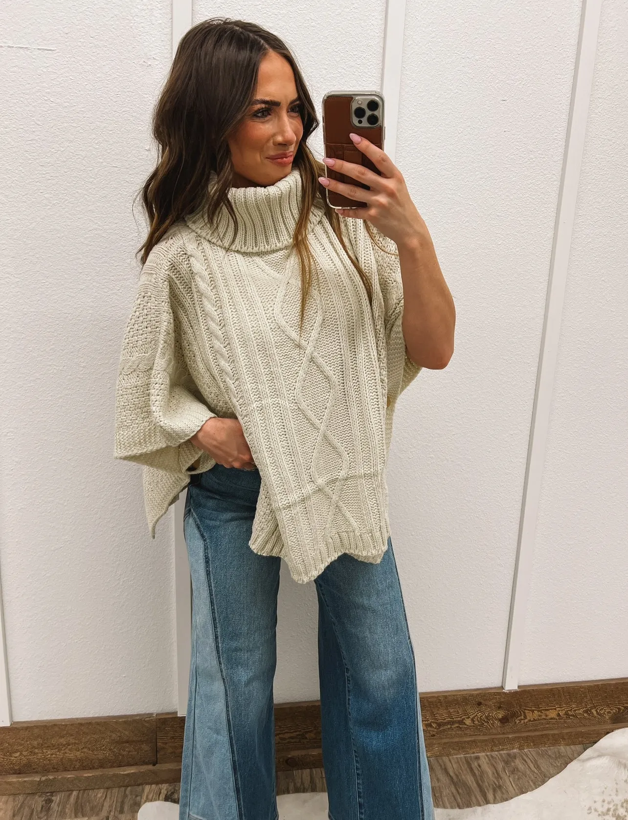 Cowgirl Cozy Cable Knit Poncho (Oat)