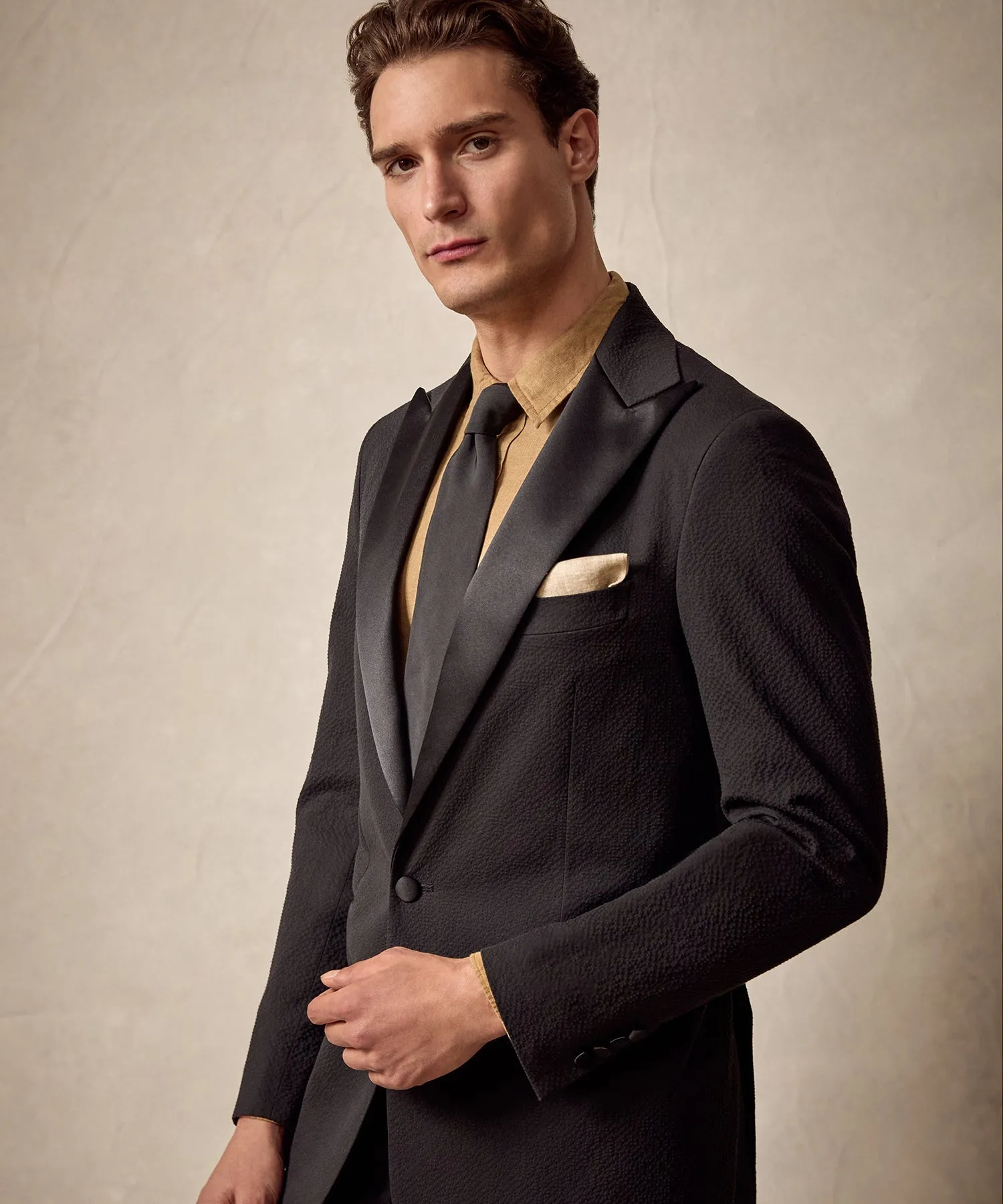 Italian Seersucker Peak Lapel Tuxedo Jacket in Black