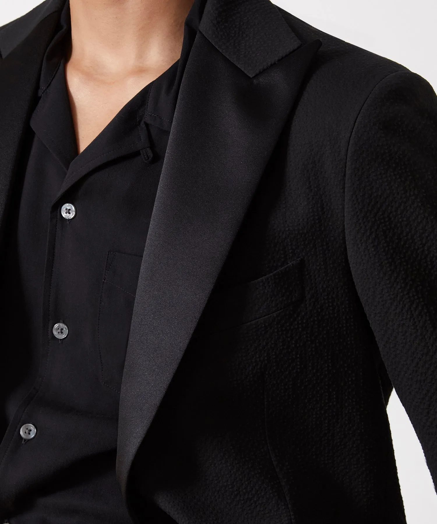 Italian Seersucker Peak Lapel Tuxedo Jacket in Black