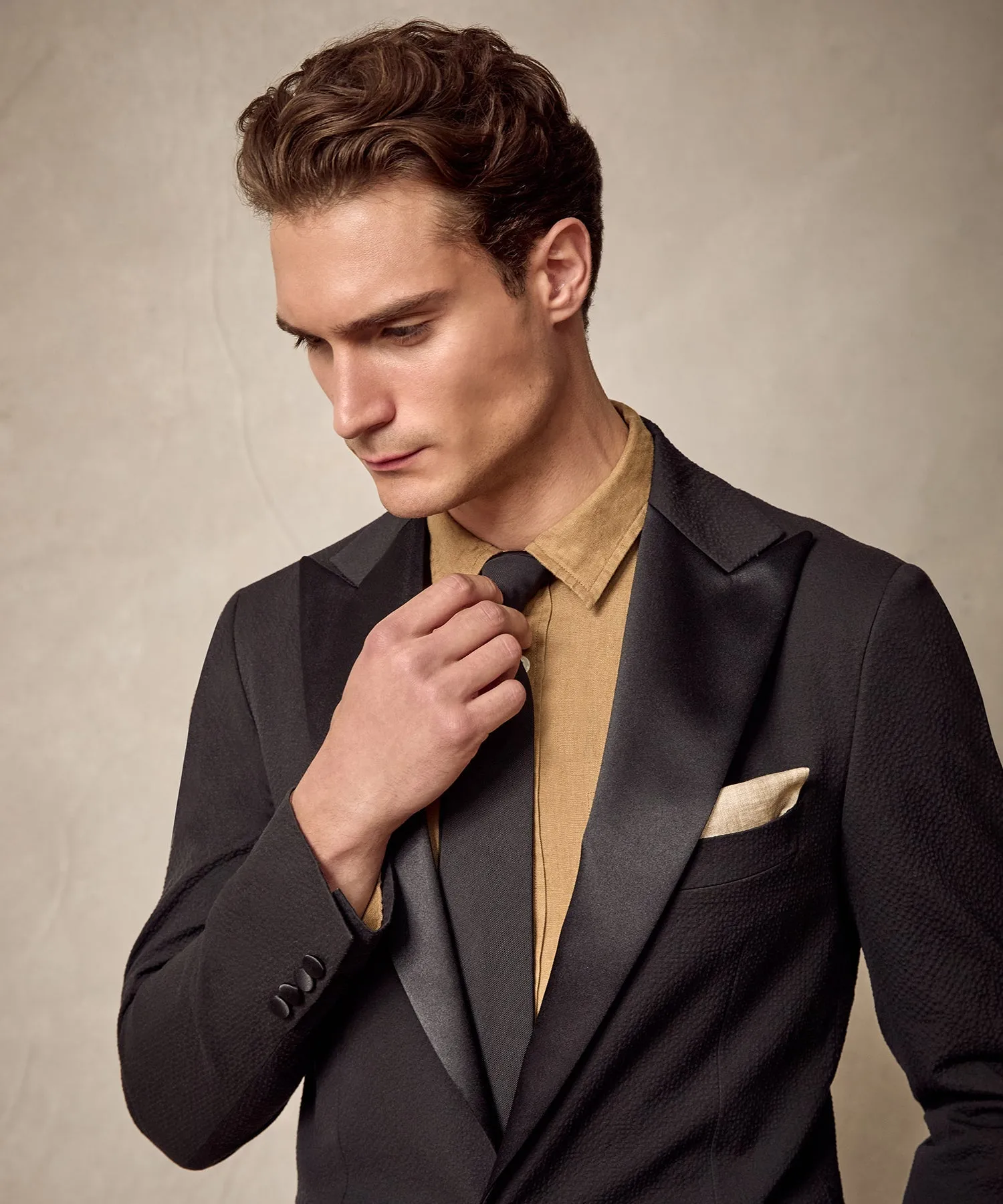 Italian Seersucker Peak Lapel Tuxedo Jacket in Black