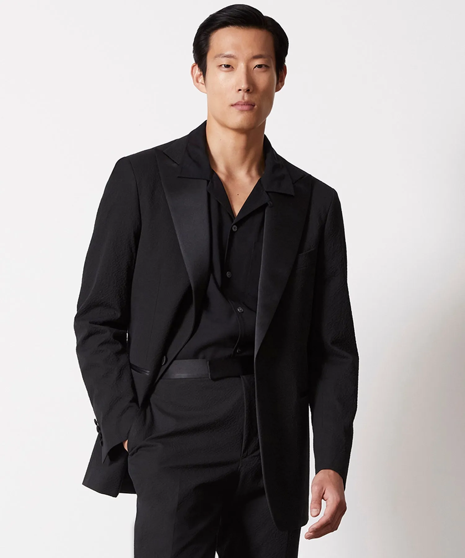 Italian Seersucker Peak Lapel Tuxedo Jacket in Black