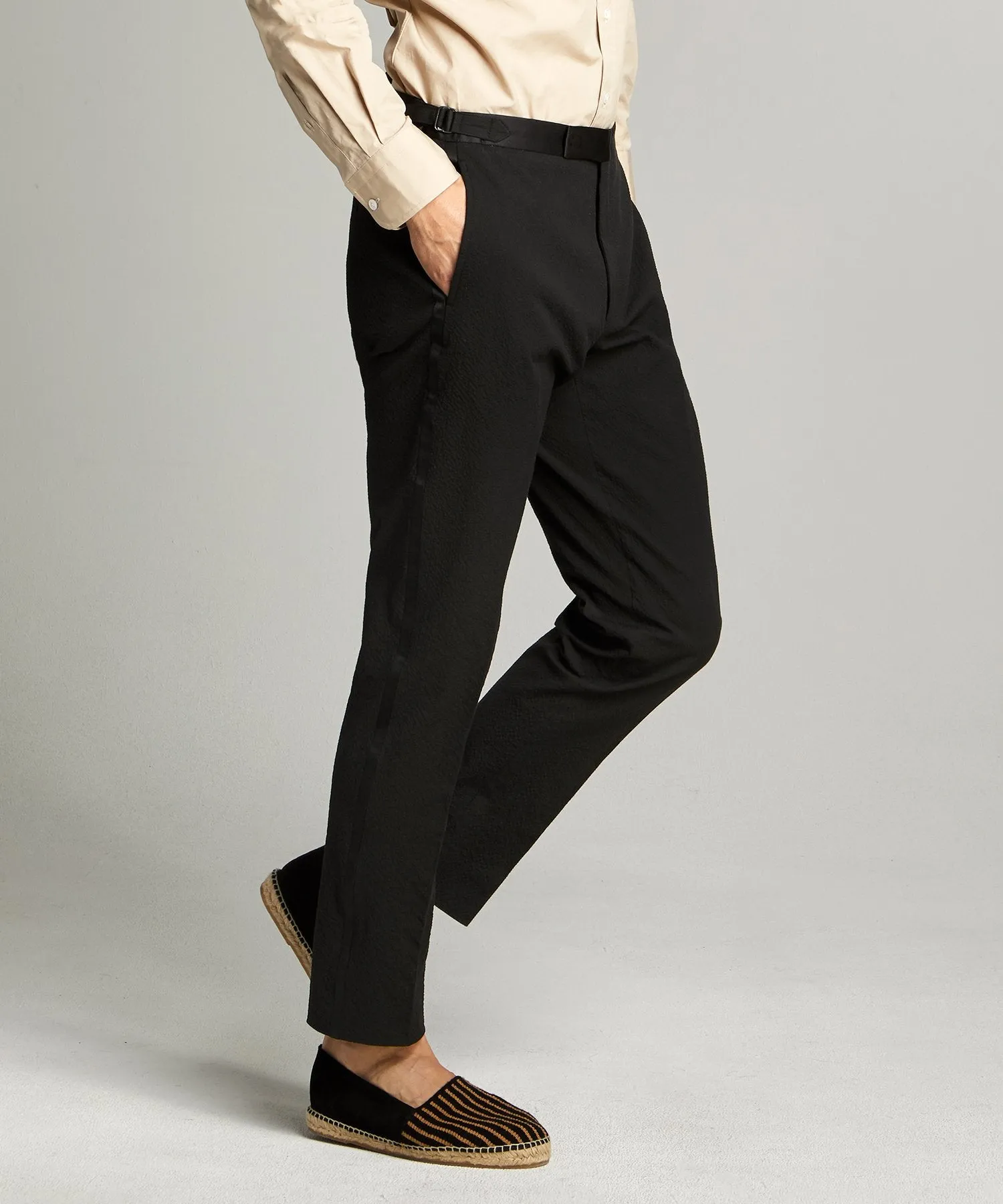 Sutton Tuxedo Pant in Italian Black Seersucker